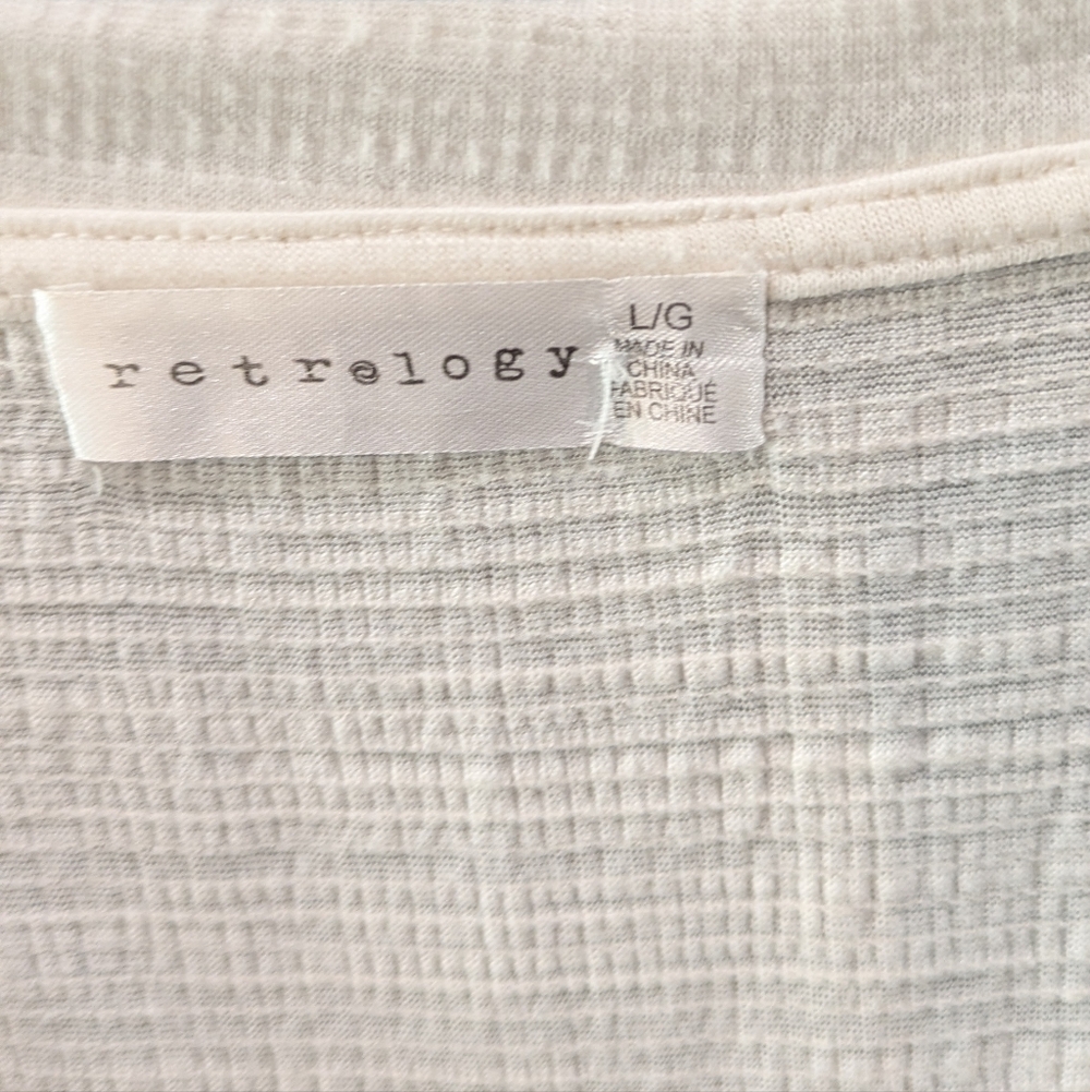 Retrology White Short Sleeve V-Neck Top - Picture 4 of 5
